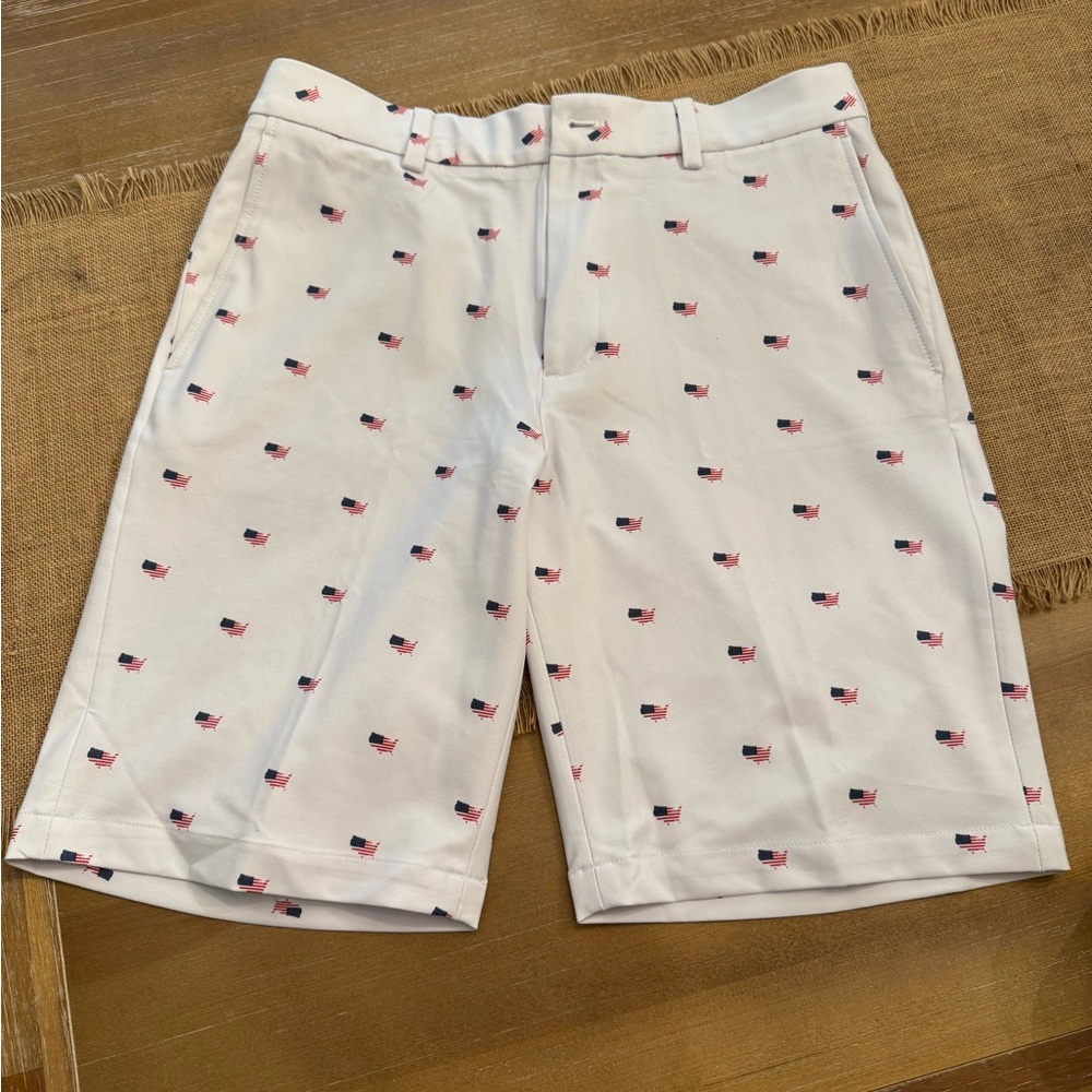 Walter Hagan Men’s white shorts with USA pattern